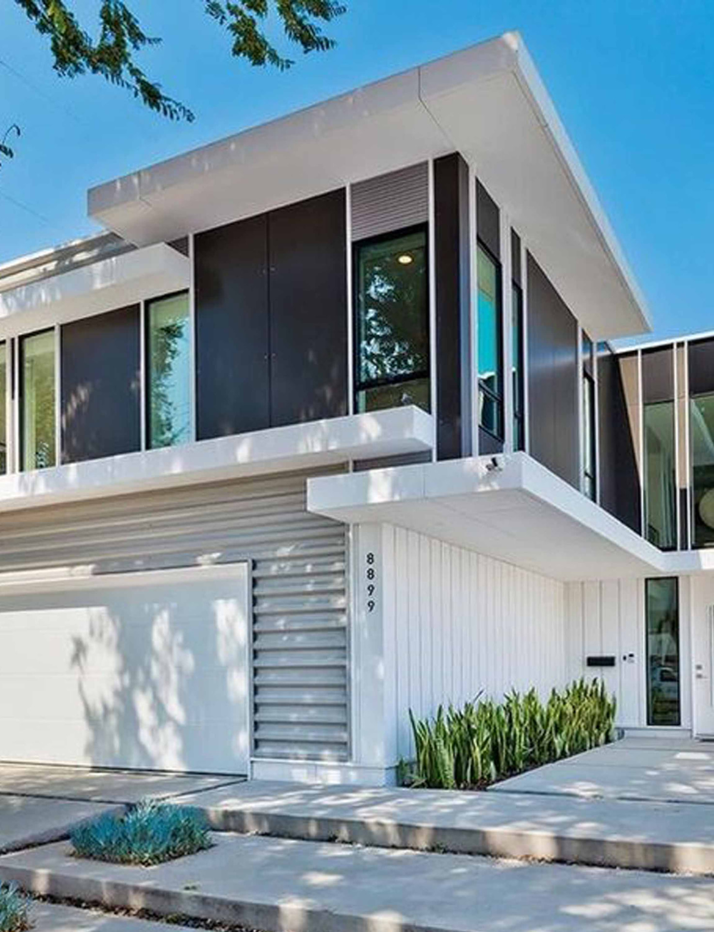 Hubbard front of the house