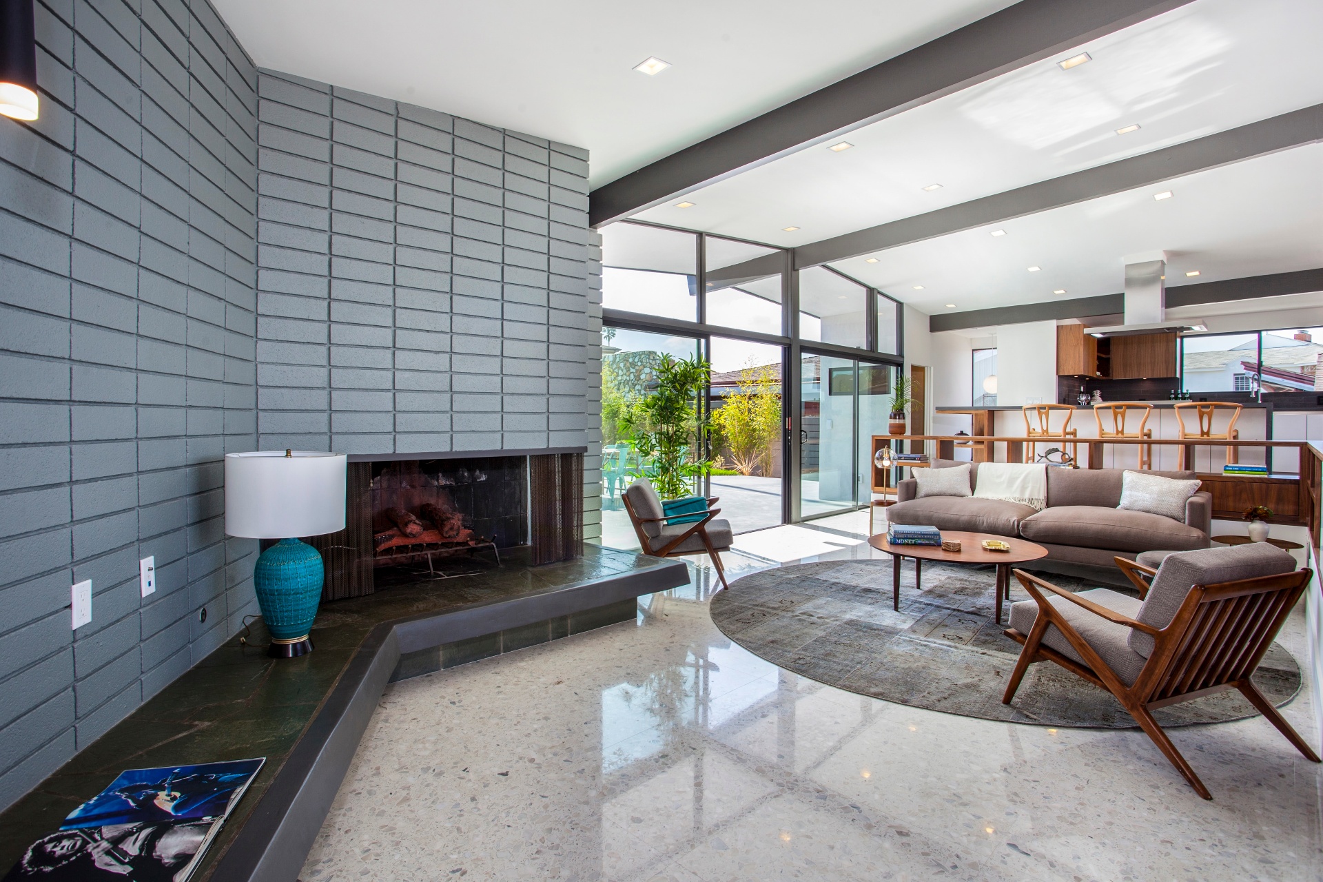 Don Luis fireplace lounge