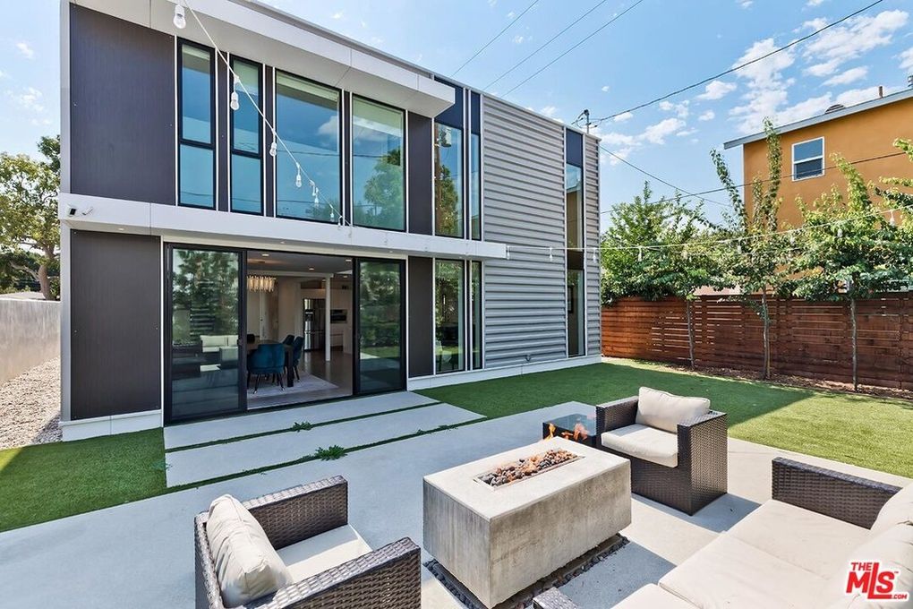 Hubbard exterior and backyard