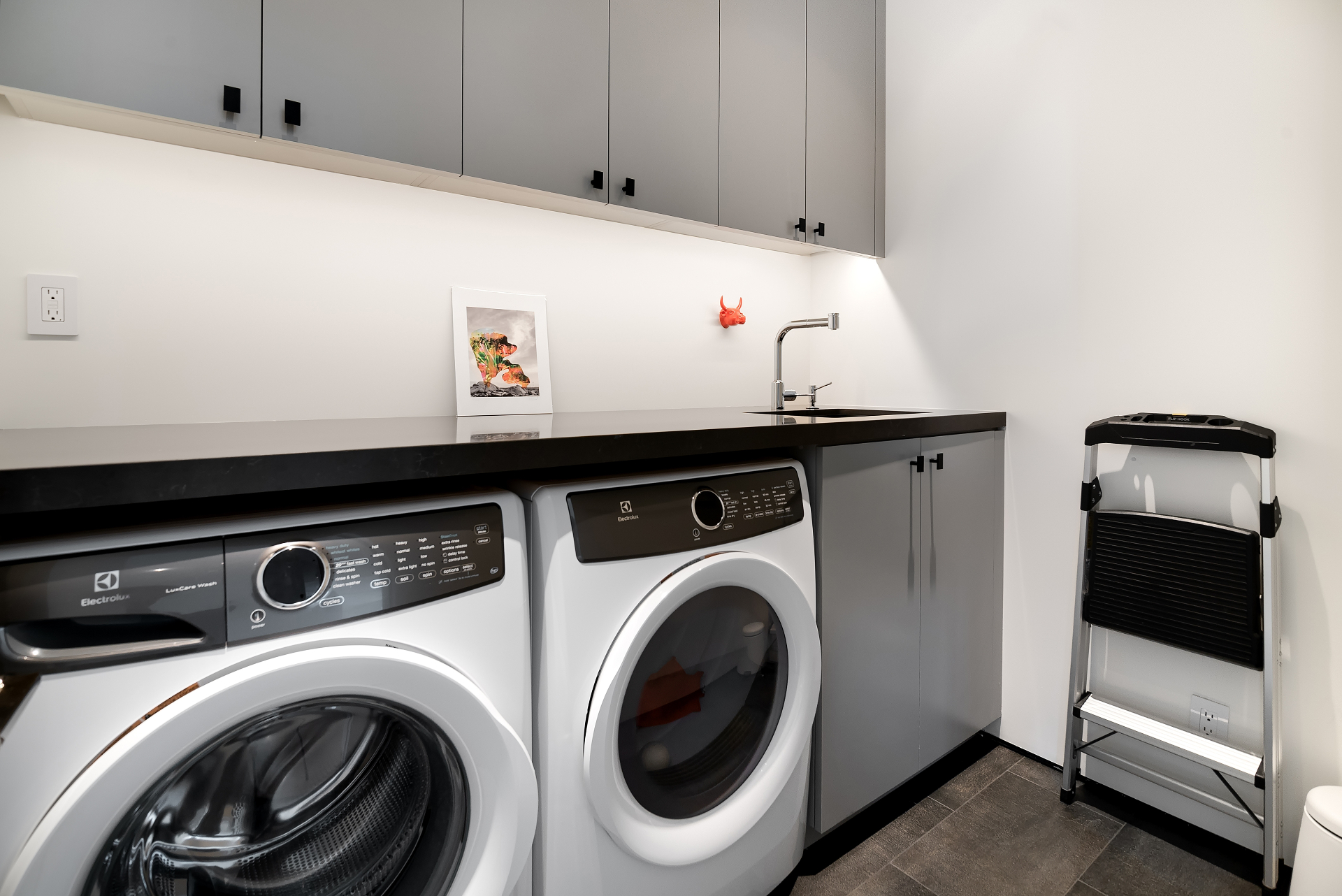 Motor laundry room