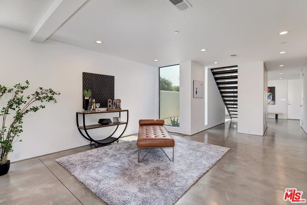 Hubbard entry lounge