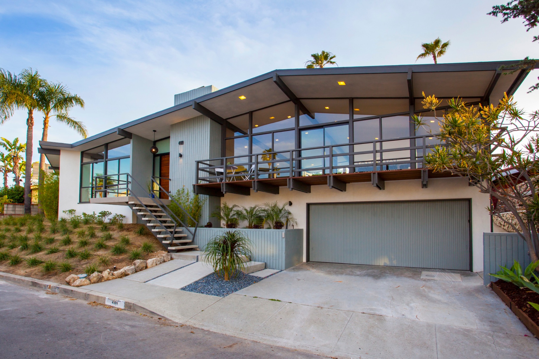Don Luis front and driveway