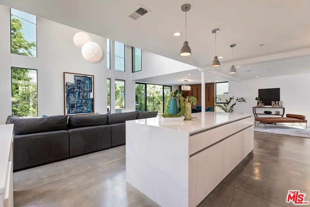 Hubbard living room and kitchen